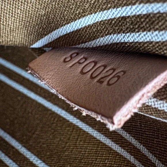 Louis Vuitton LV Cup‎ Antigua Cabas
GM Tote Bag Brown Khaki - Picture 8 of 13